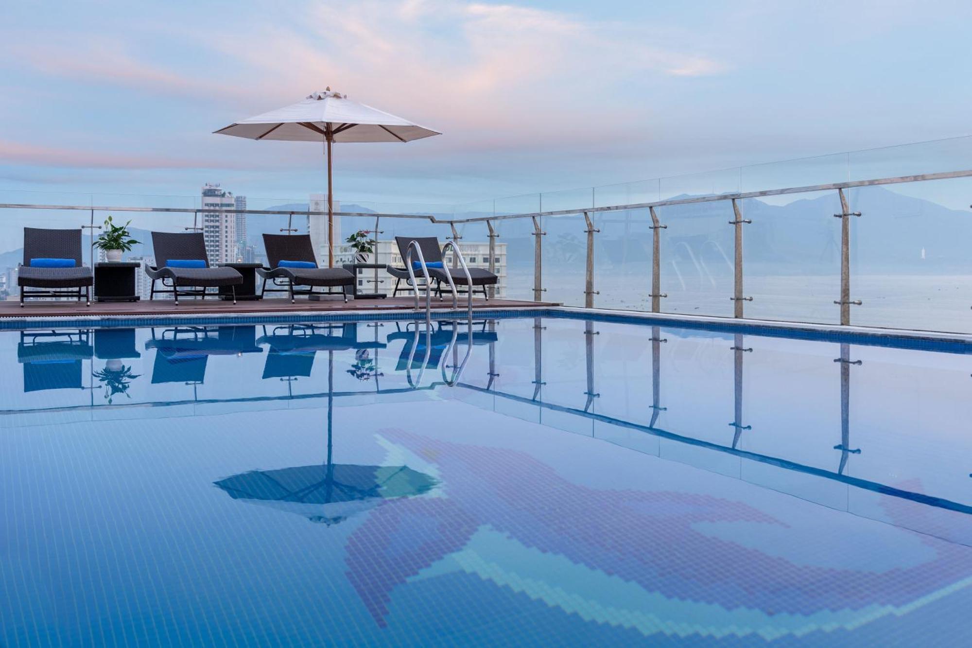 Sunny Ocean Hotel & Spa Дананг Екстериор снимка